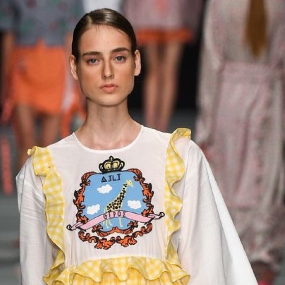 🪡 Handmade 🧵 Ruffle Sweatshirt - Picture 8 of 8